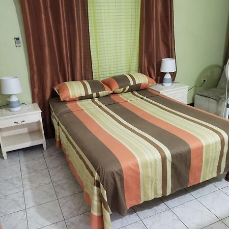 Finest Accommodation Renfrew Place 4-12 Renfrew Rd 2 Bedroom 2 Bat Apt # 15 New Kinston Jamaica 킹스톤 외부 사진