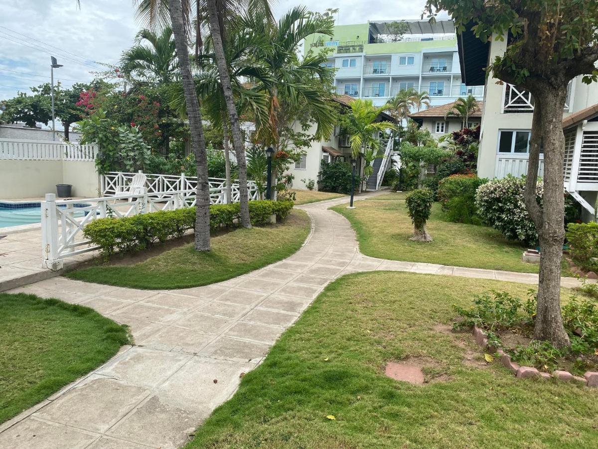 Finest Accommodation Renfrew Place 4-12 Renfrew Rd 2 Bedroom 2 Bat Apt # 15 New Kinston Jamaica 킹스톤 외부 사진