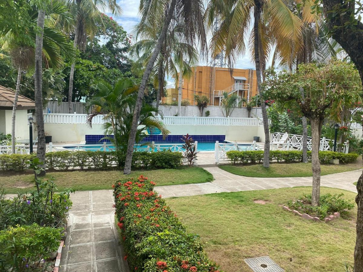 Finest Accommodation Renfrew Place 4-12 Renfrew Rd 2 Bedroom 2 Bat Apt # 15 New Kinston Jamaica 킹스톤 외부 사진
