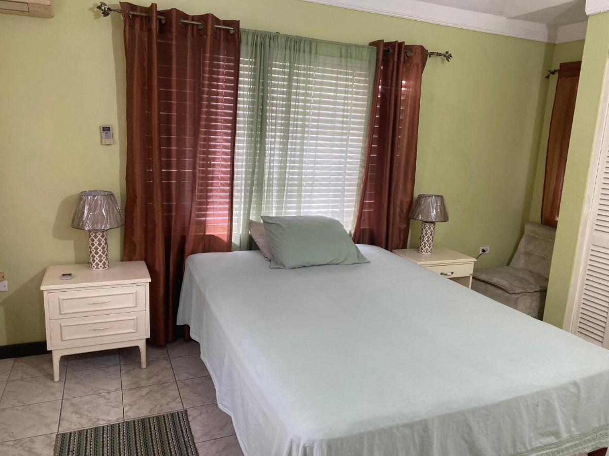 Finest Accommodation Renfrew Place 4-12 Renfrew Rd 2 Bedroom 2 Bat Apt # 15 New Kinston Jamaica 킹스톤 외부 사진