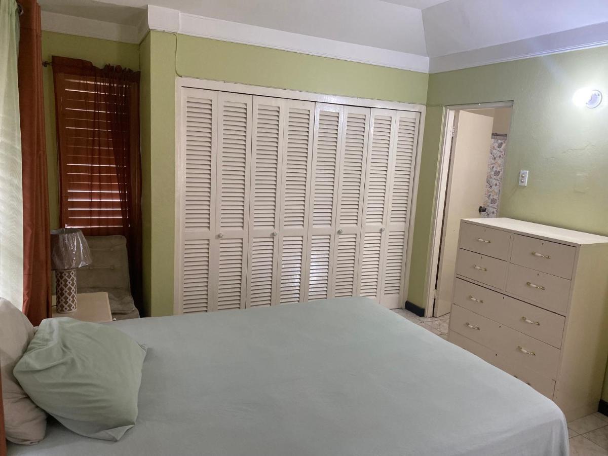 Finest Accommodation Renfrew Place 4-12 Renfrew Rd 2 Bedroom 2 Bat Apt # 15 New Kinston Jamaica 킹스톤 외부 사진