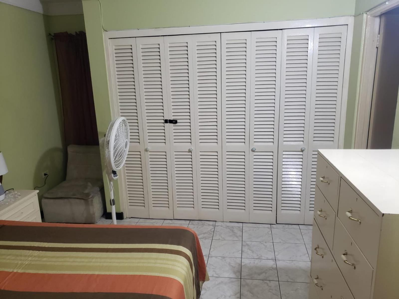 Finest Accommodation Renfrew Place 4-12 Renfrew Rd 2 Bedroom 2 Bat Apt # 15 New Kinston Jamaica 킹스톤 외부 사진