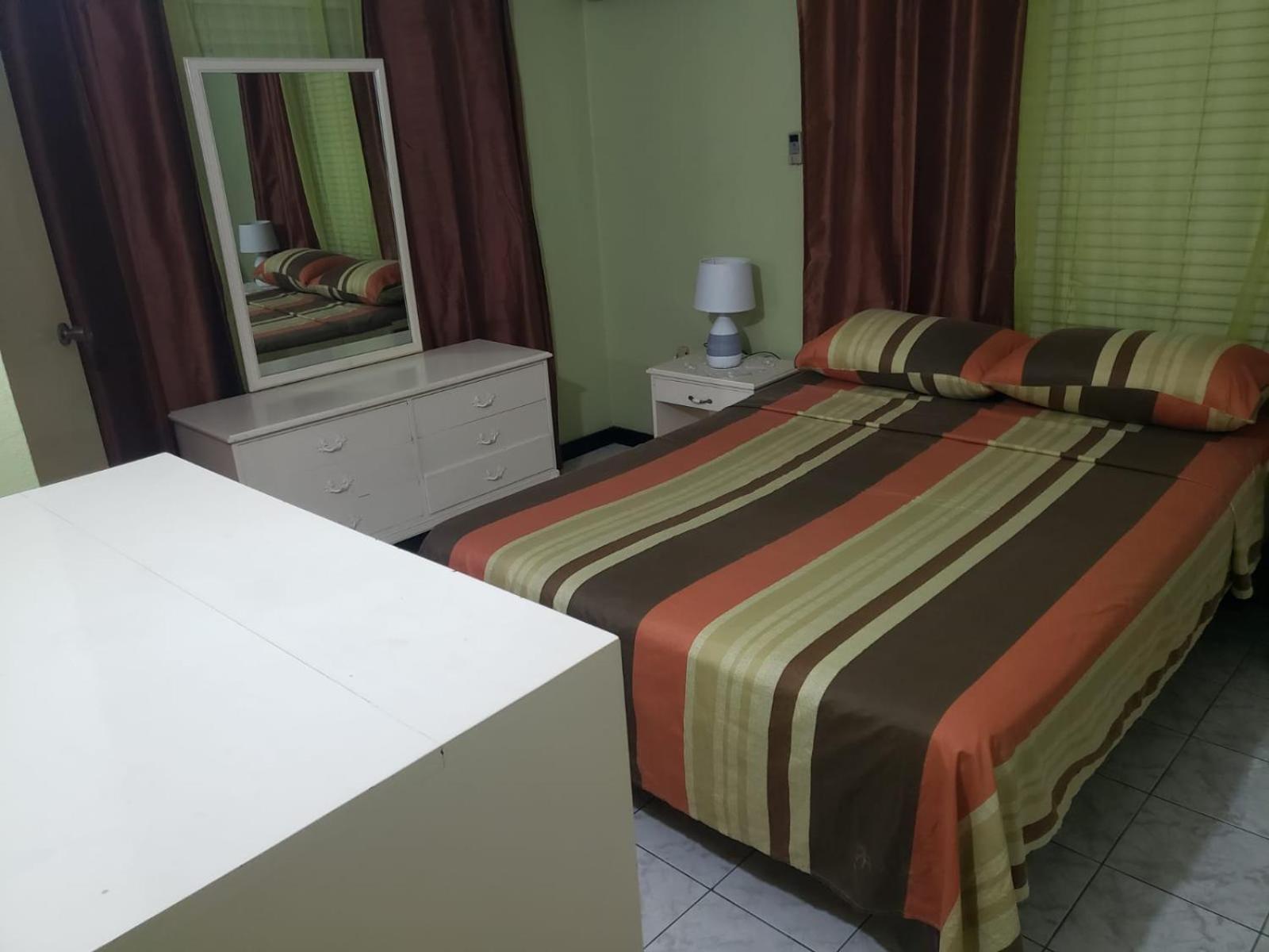 Finest Accommodation Renfrew Place 4-12 Renfrew Rd 2 Bedroom 2 Bat Apt # 15 New Kinston Jamaica 킹스톤 외부 사진